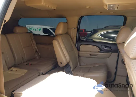 2013 GMC Yukon Xl 1500 Denali z USA, uszkodzony, nr VIN 1GKS2MEF8DR374031